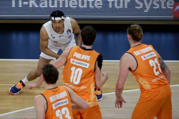 欧文因其强 欧文因其强